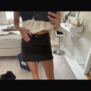Svart jeanskjol - Svart snygg jeans kjol💕 storlek 34