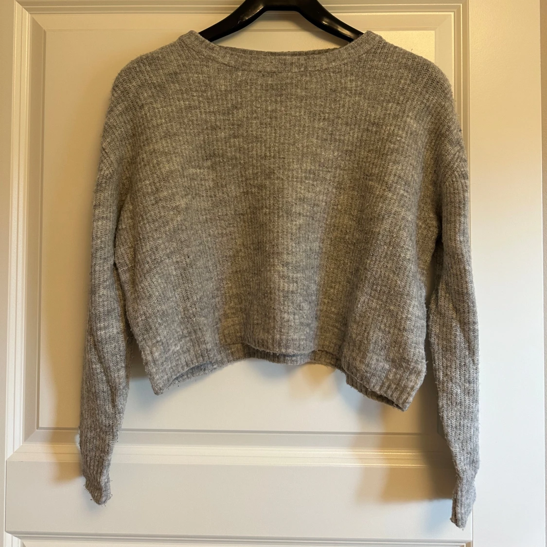 Grå höst vinter croppad stickad tröja H&M