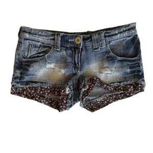 Blå jeansshorts - Rivers Island - Sååå snygga shorts från Rivers Island💙Midjemått: 38 cm