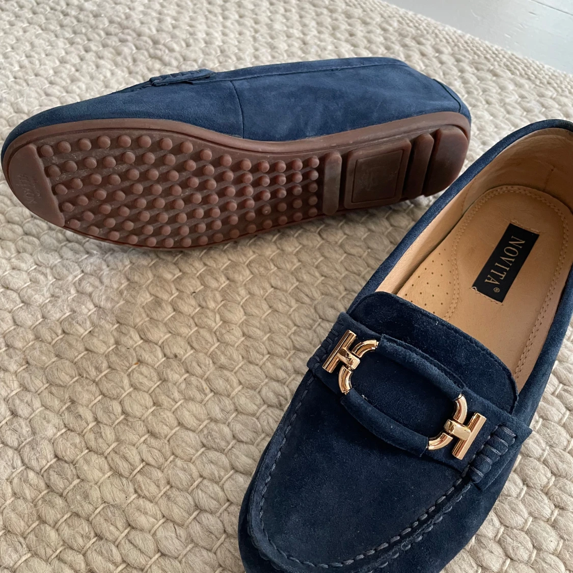 Mörkblå mockaloafers från Novita - 1