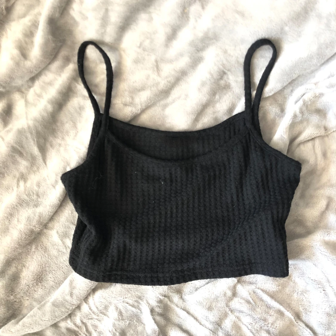 Svart croppad linnetopp