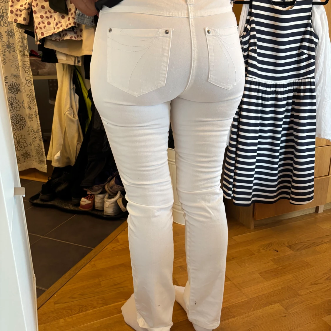 Vita bootcut jeans från Time, stl 42