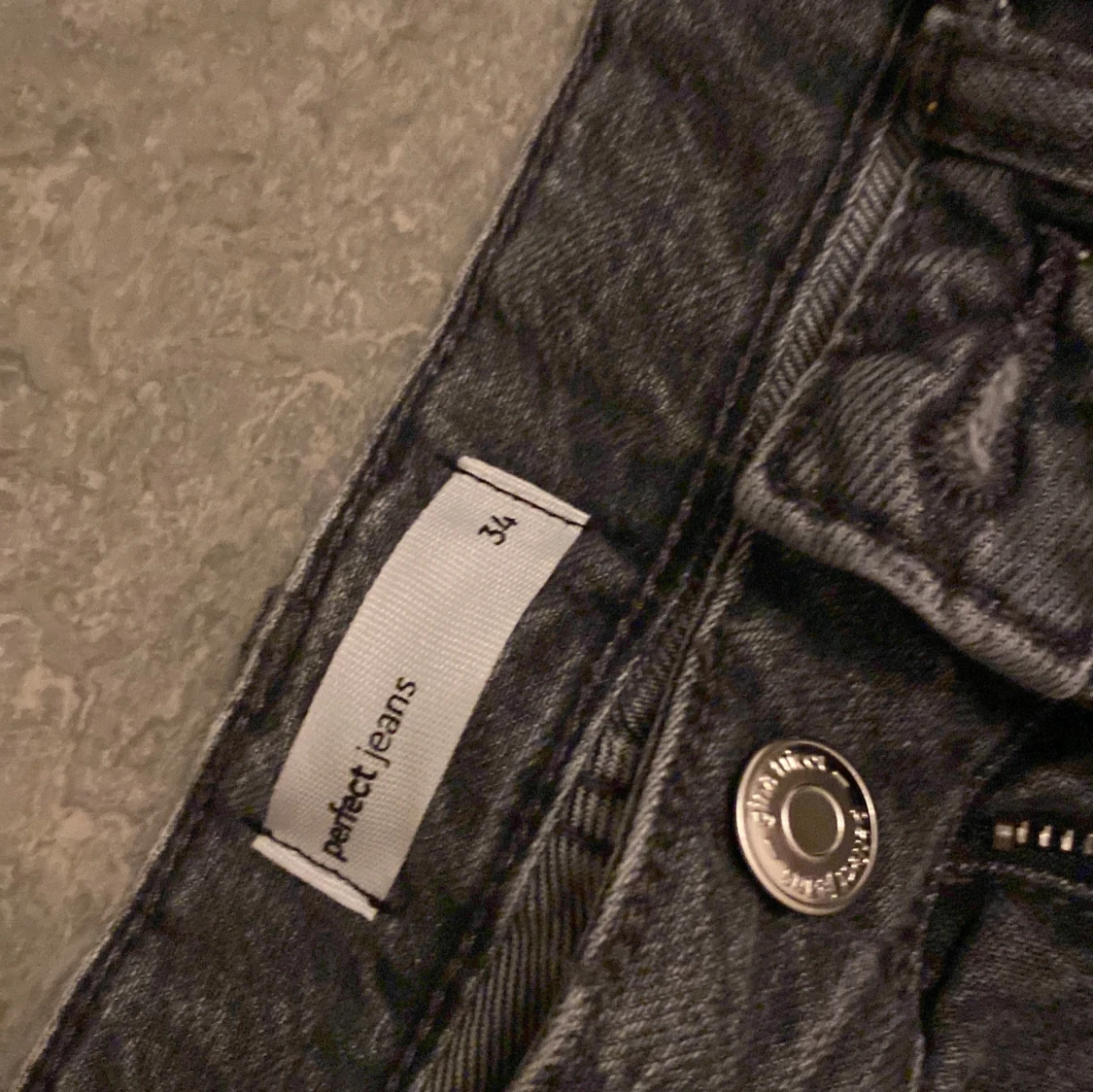 Svarta jeans från Perfect Jeans, stl 34 - 1
