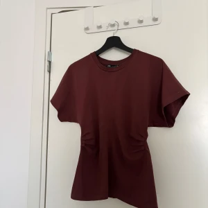 Superfin topp från Zara - Säljer denna då den inte kommer till användning. Bra skick. Skicka prisförslag