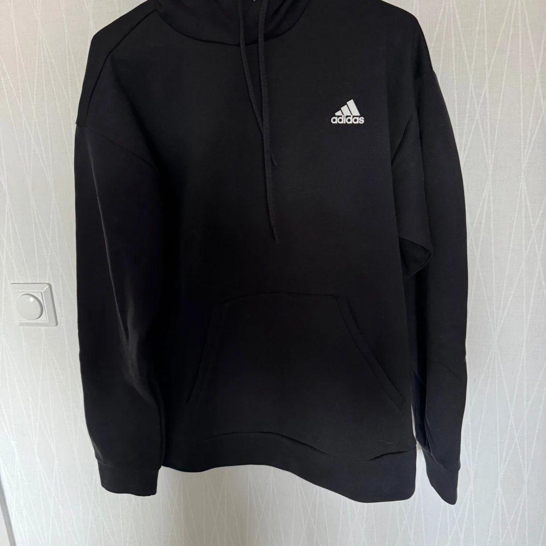 Svart hoodie från Adidas