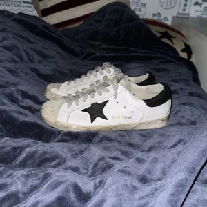 Golden goose(intresse koll) - Tjo säljer dessa Golden Goose skor kom privat för mer information 