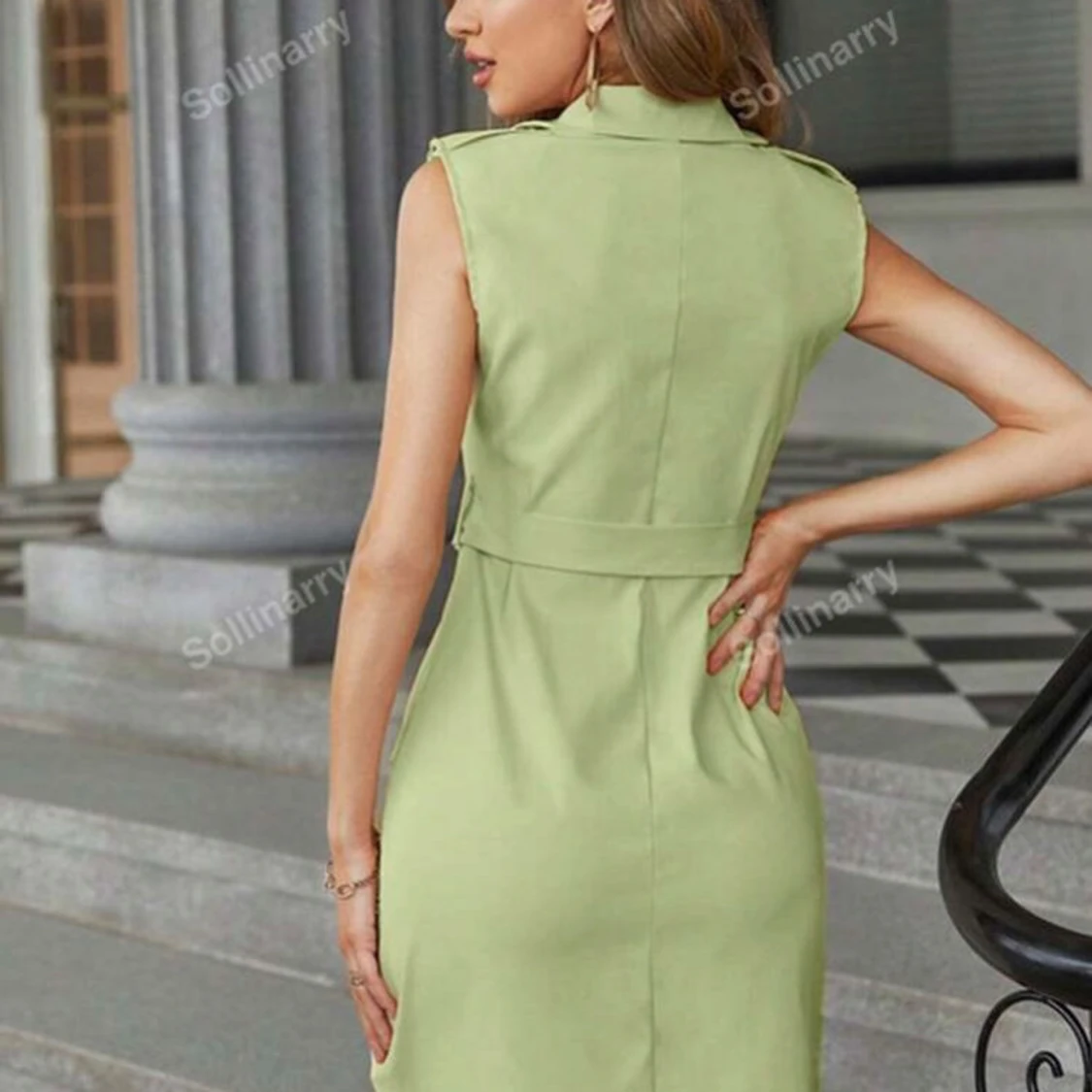 Ljusgrön ärmlös klänning med knappar - 1
