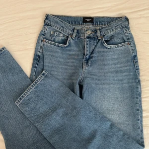 Blå jeans Vero Moda - Ett par lite ljusblå jeans från Vero Moda, använd ett fåtal gånger och är i perfekt skick 