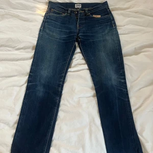 Mörkblå jeans från Edwin - Snygga mörkblå jeans från Edwin. Aldrig använda med prislapp kvar. 