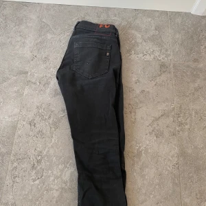 Dondup Jeans - |Dondup Jeans nya modellen | Skick 8/10 | Storlek 31| Köpta på NK för 2900 säljs för endast 999kr