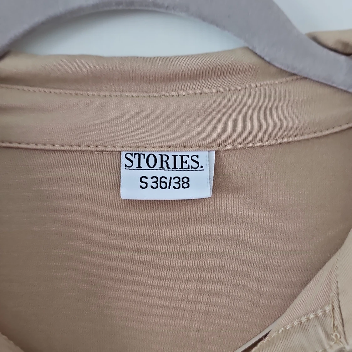 Beige polotopp från Stories - 2