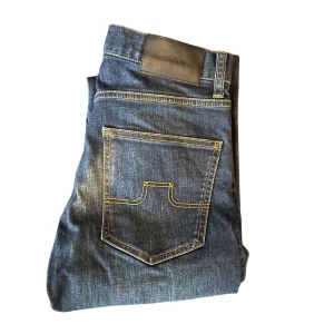 J.lindeberg jeans - Riktigt snygga och unika blåa jeans från J.lindeberg. Storlek 30/34. Väldigt bra skick.