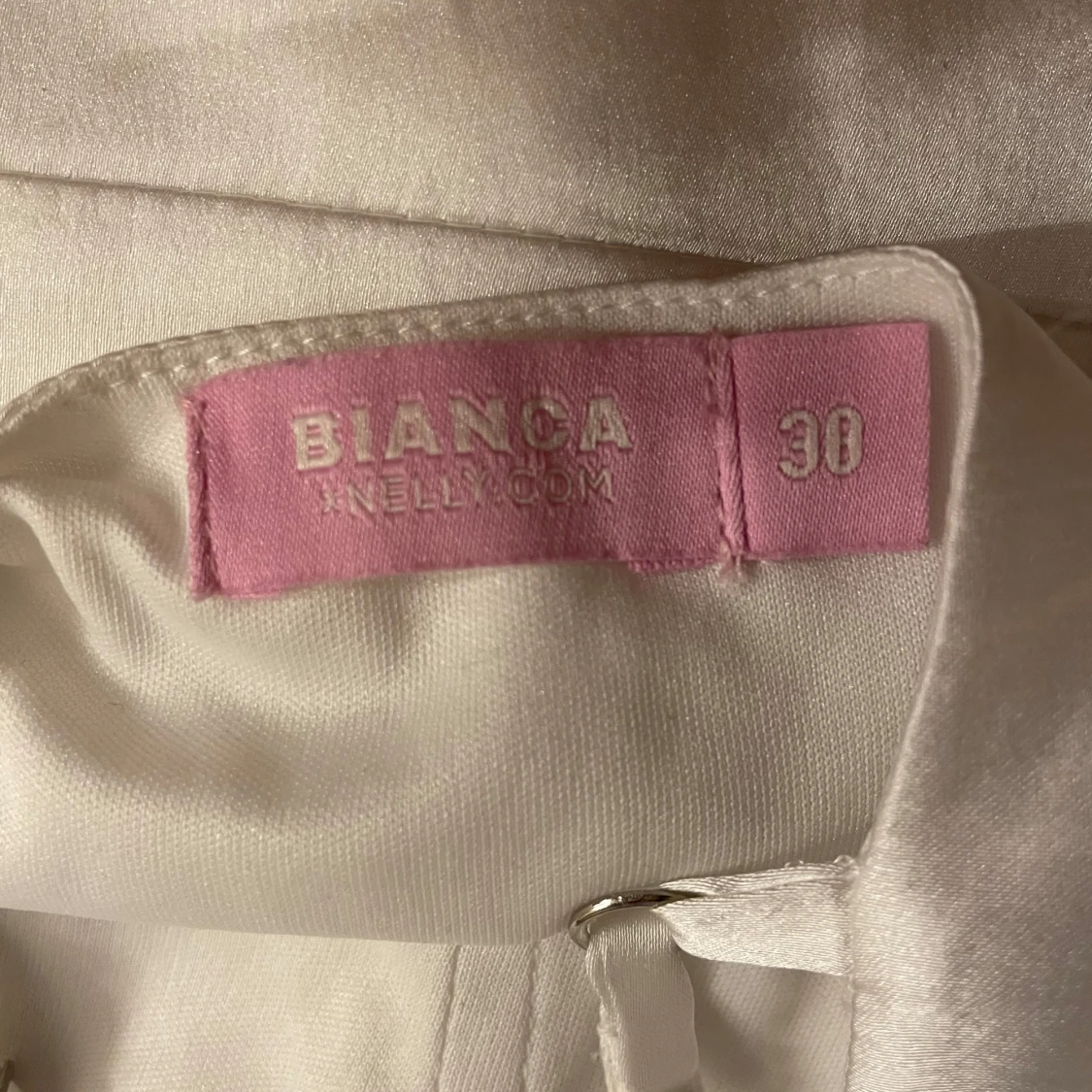 Vit sidenkläning Adore liknande  - 3