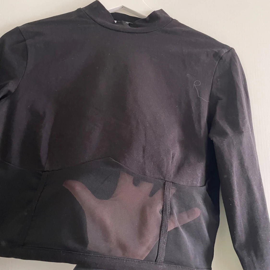 Svart croppad tröja från NA-KD - 1