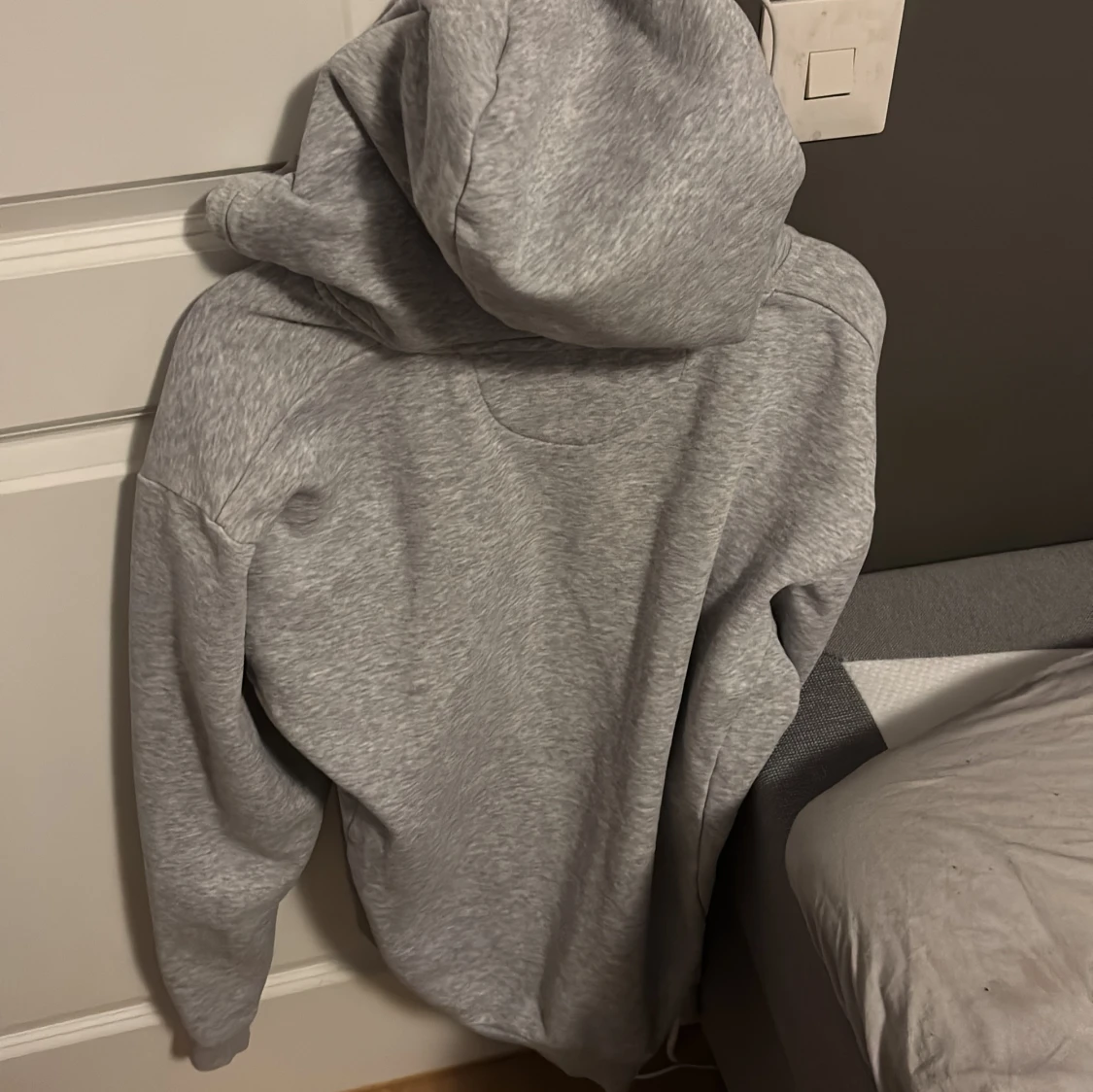 Grå hoodie från GANT - 1