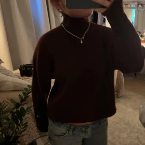 Gullig stickad tröja från zara - Väldigt gullig röd stickad tröja från Zara!!