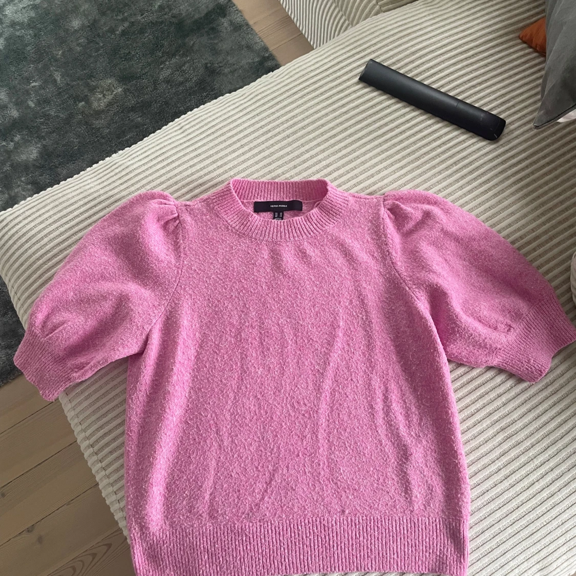 Rosa stickad tröja med puffärm från Vera Moda - 1