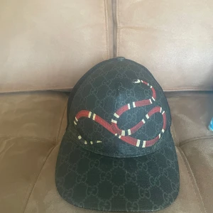 Gucci keps - Gucci kingsnake passar M