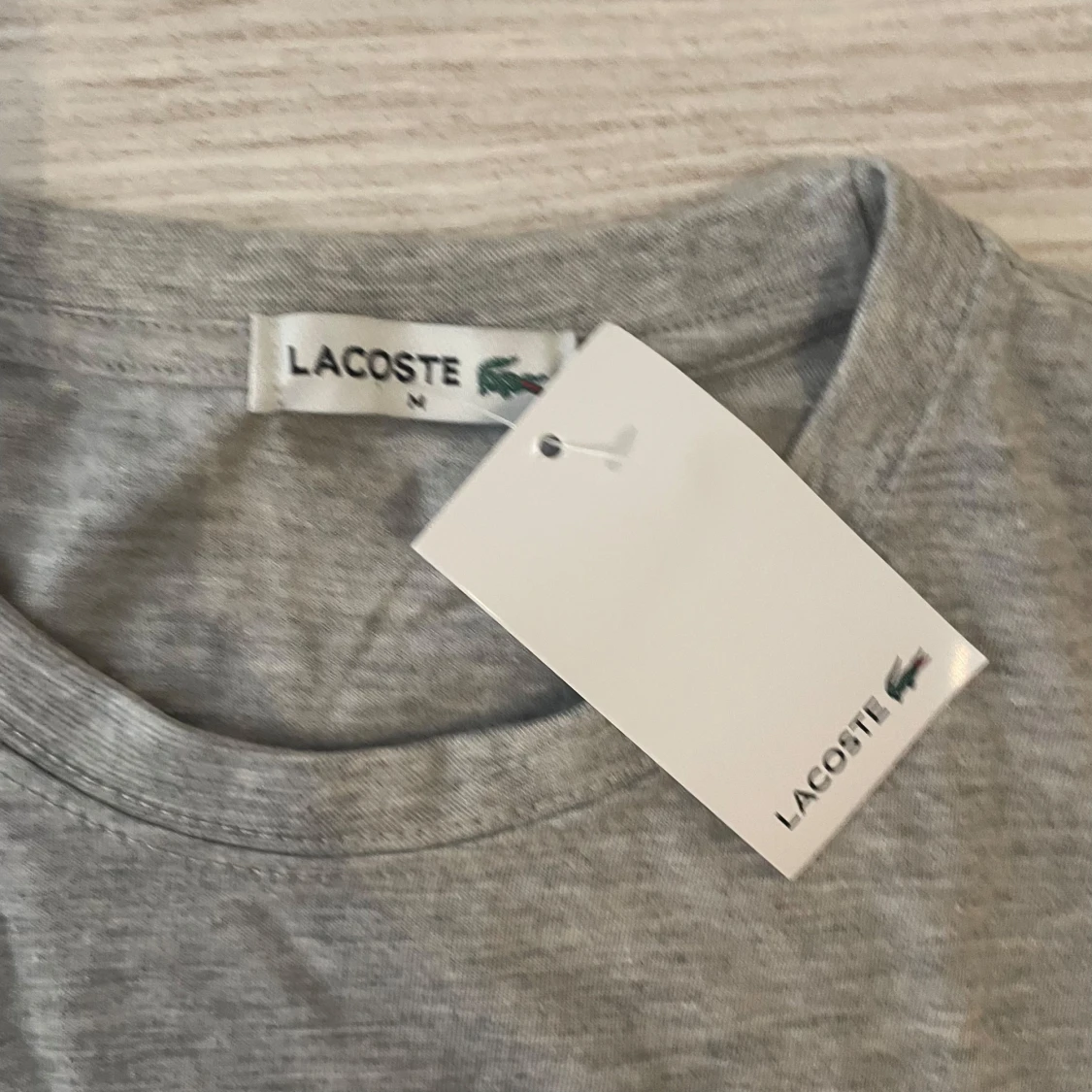 Grå t-shirt från Lacoste - 2