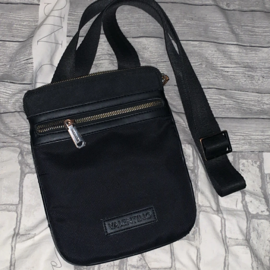 Svart axelväska från Valentino