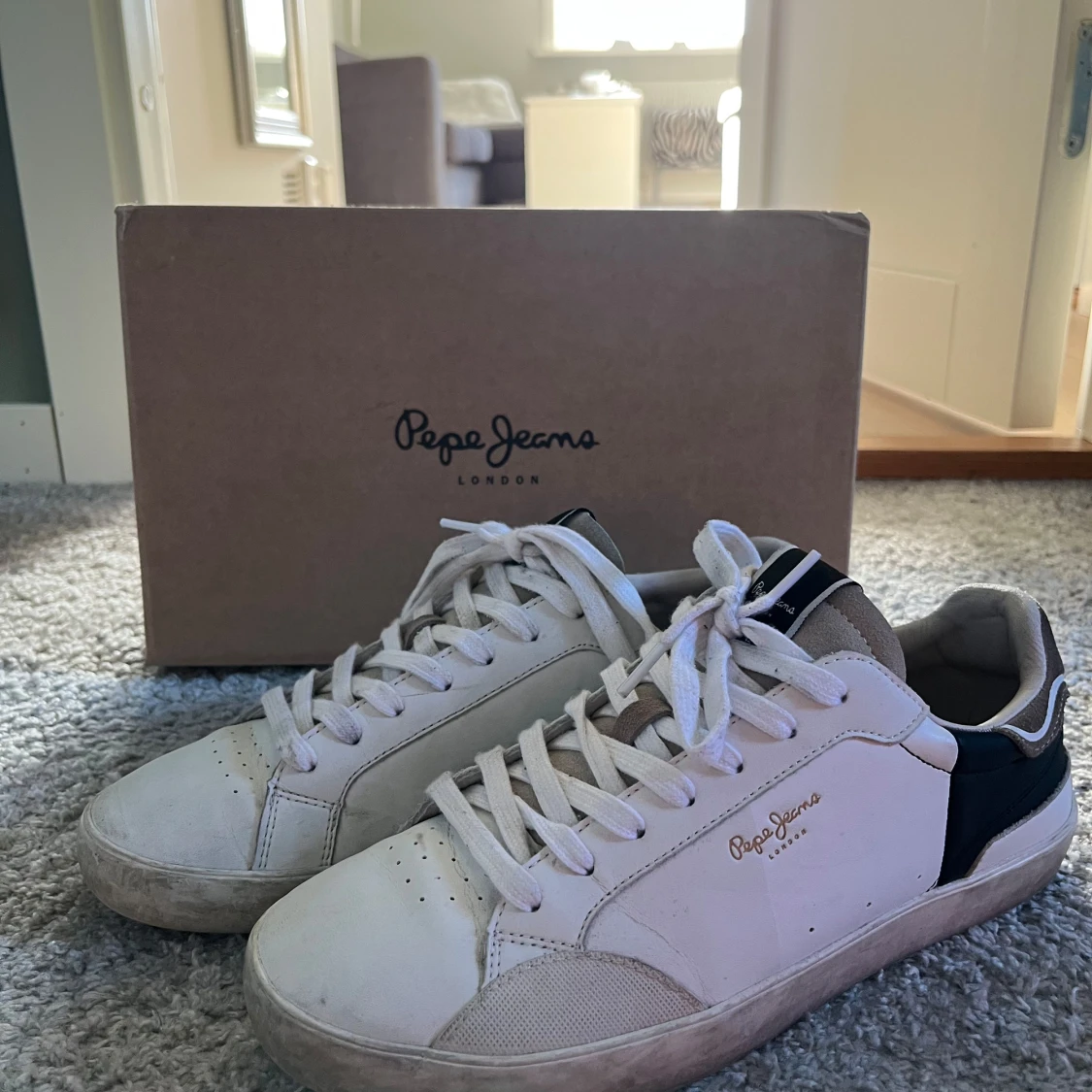 Pepe Jeans vita sneakers strl 41