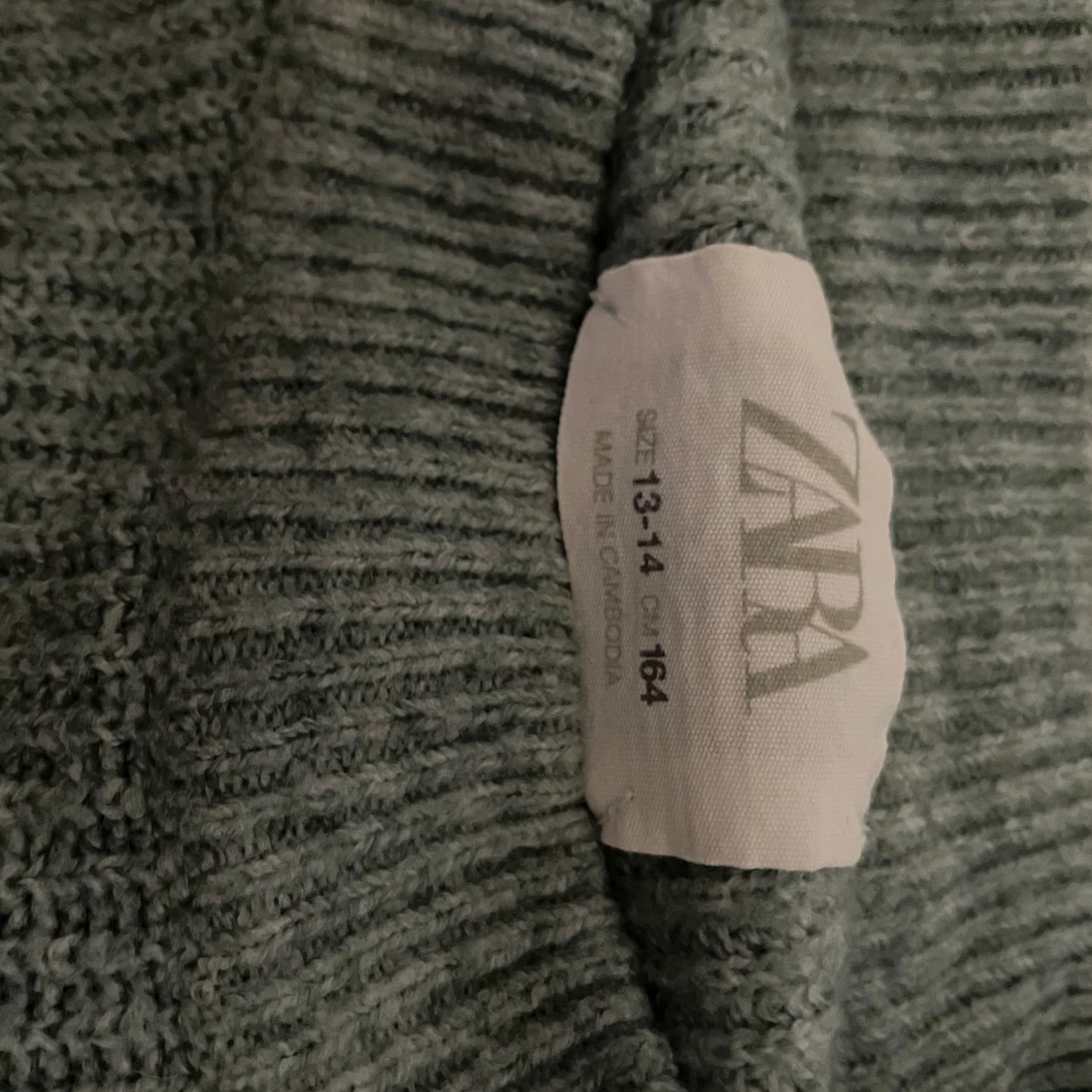 Grön ribbad stickad tröja från Zara - 1