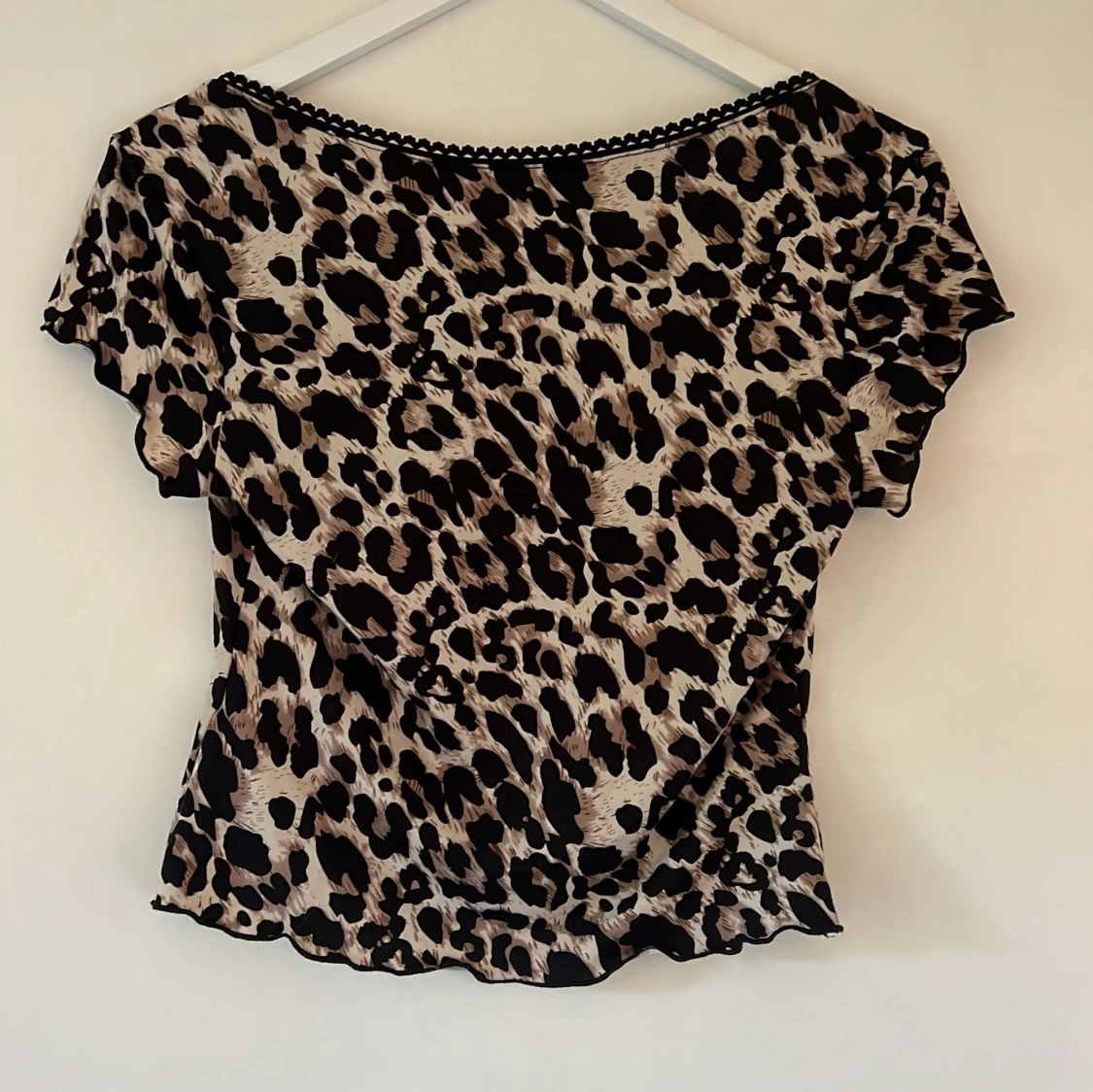 Leopardmönstrad topp från SHEIN - 1