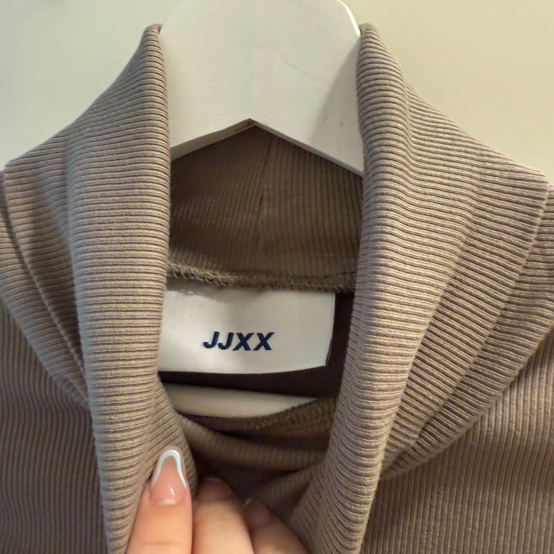 Beige ribbad polotröja från JJXX - 2