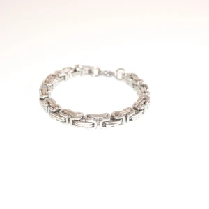 Kejsar Armband - 5/7mm Silver  - Mycket fint och elegant kejsar armband från Capcoast. Tillverkat i 316L rostfritt stål för att tåla svett/dusch och bad. Finns i både 5 & 7mm. Finns i längd 17/19 samt 21cm! Vid några fler frågor så är det bara att höra av dig!🙌