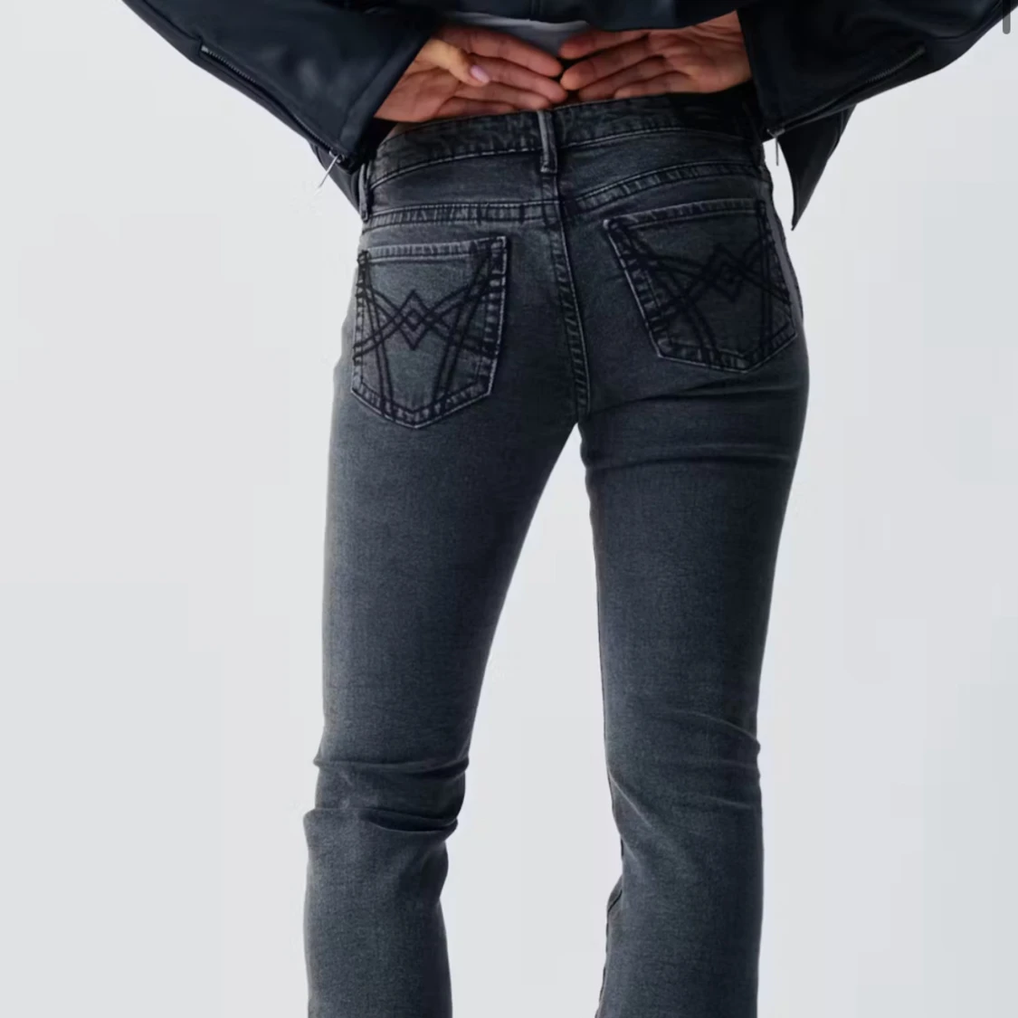 Svarta lågmidjade bootcut  - 1