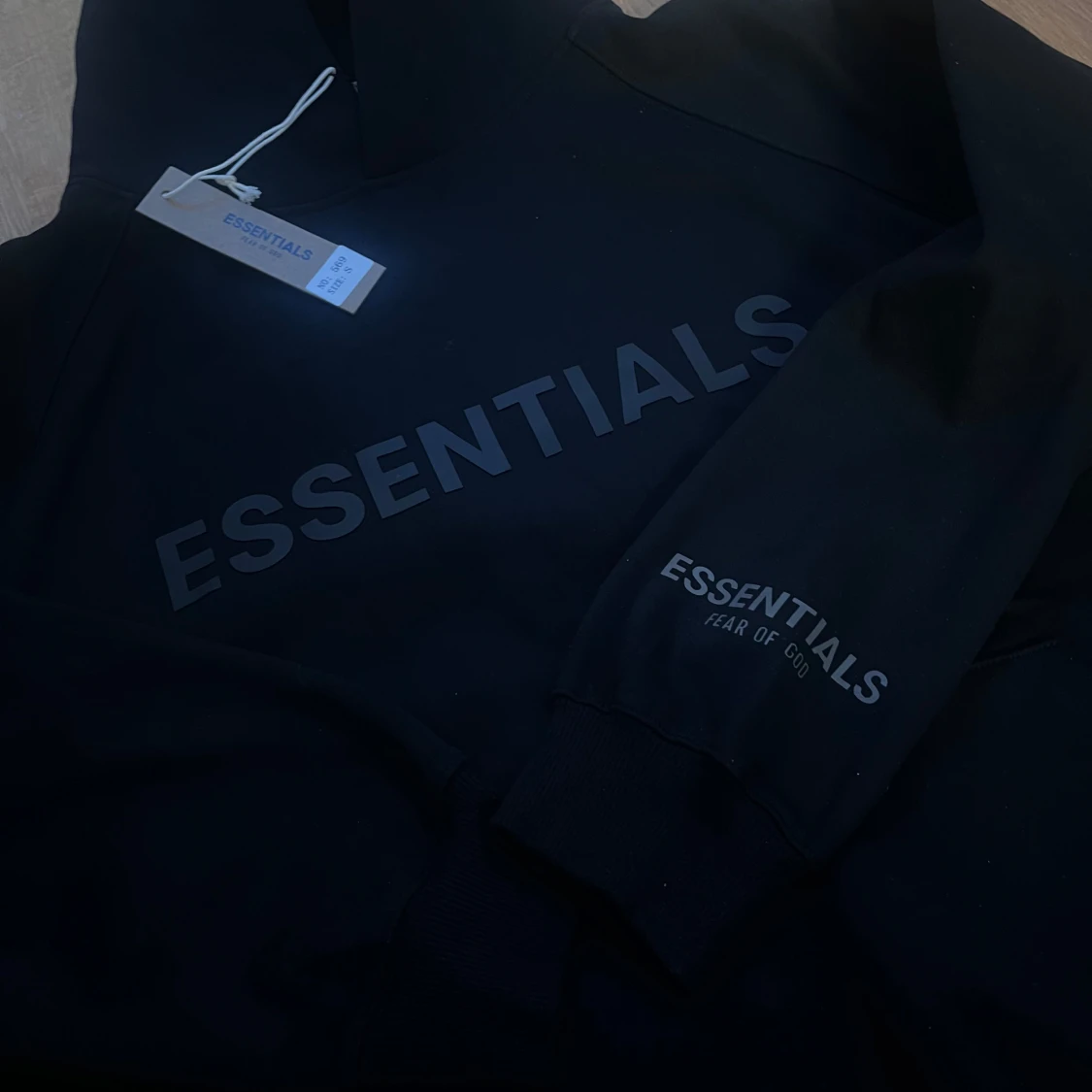 Svart Essentials M - 1