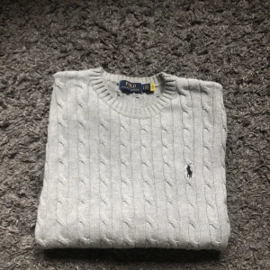 Polo tröja - Säljer min ralp lauren tröja för att jag inte använder den så ofta. Hör av dig vid intresse! 