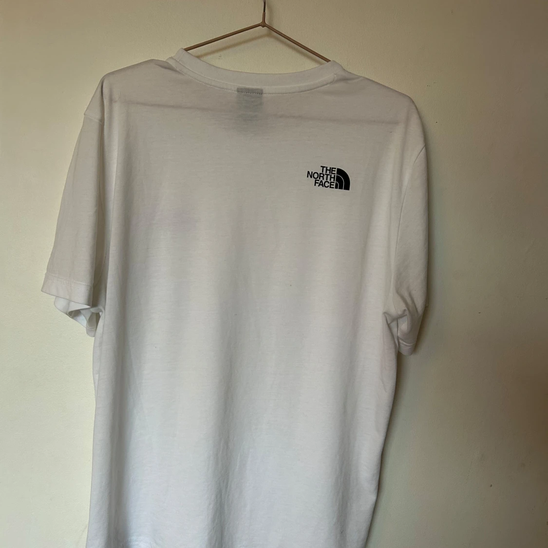 Vit t-shirt från The North Face/ byte - 1