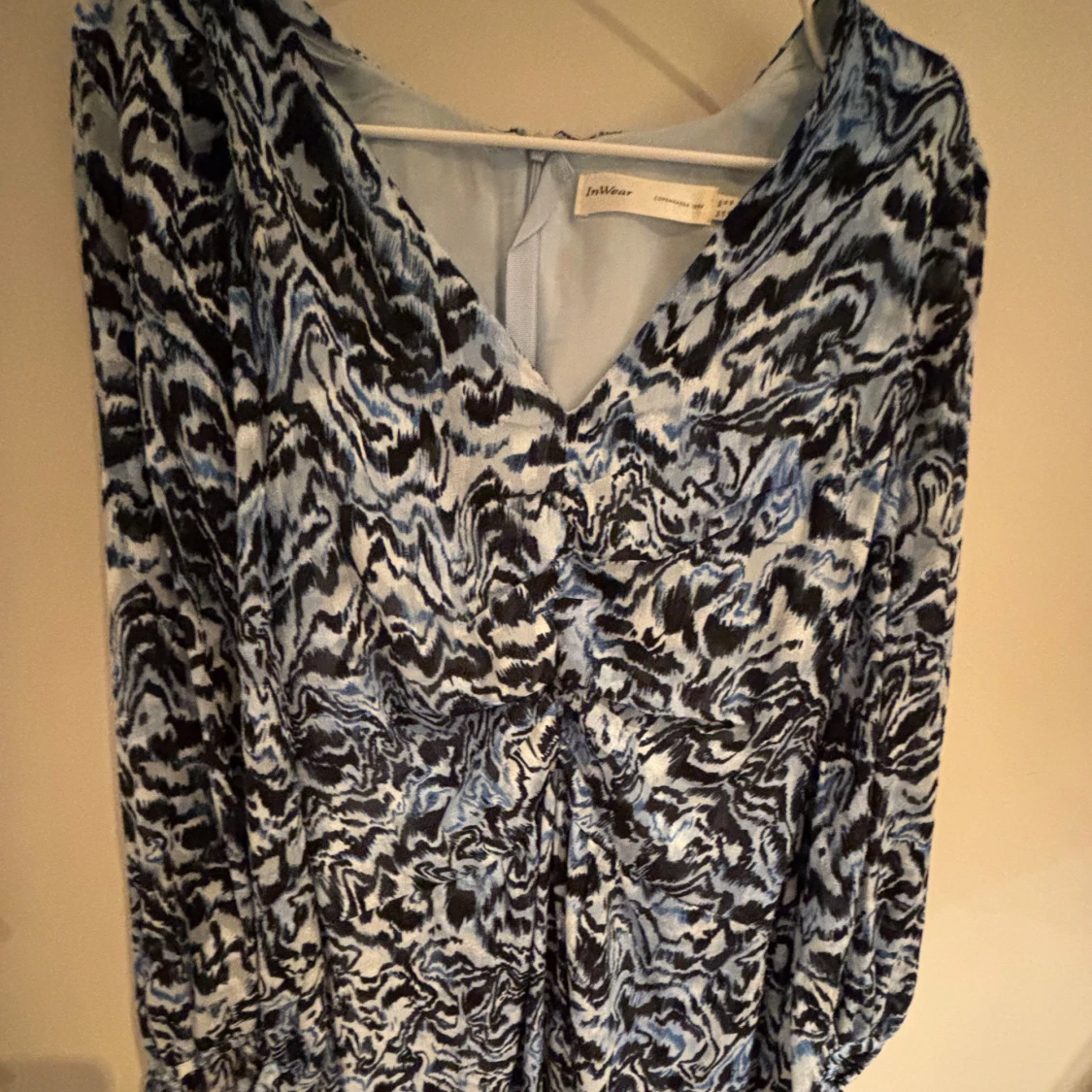 Mönstrad blå klänning från InWear