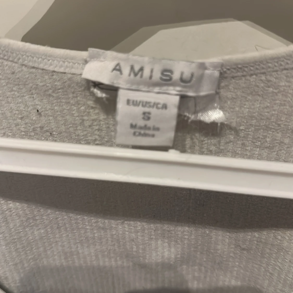 Vit  ribbad croppad topp Amisu - 1