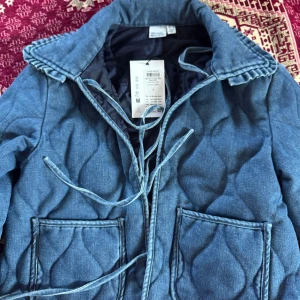 Kappor  - Jag rensar ut min garderob, säljer mina kappor, några av dem är nya, 200kr styck. Storlek Xs,S🥰