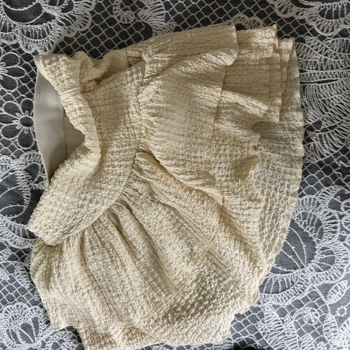 Gul volangkjol från Gina Tricot - 1