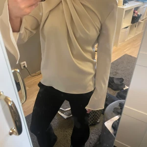 Blus  - Hm blus i strl xs, siden