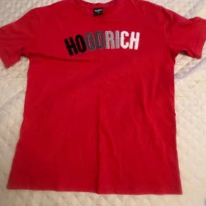  HOODRICH t-shirt  - Kom med bud. Har ni frågor så bara ställ dom.