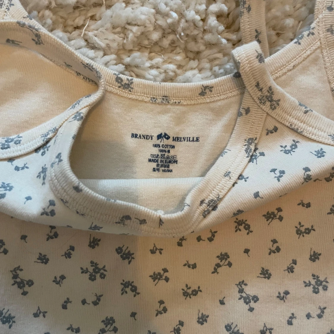 Blommig linnetopp från Brandy Melville - 1