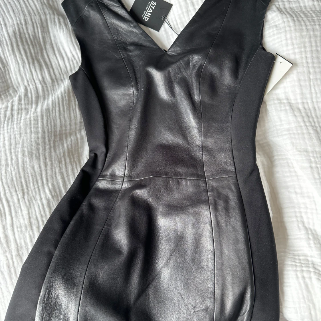 Svart skinnklänning från Stand Studio - 2