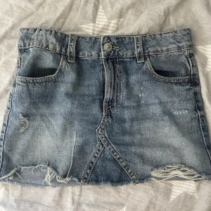 Lågmidjad jeanskjol  - Snygg blå Lågmidjad jeanskjol 