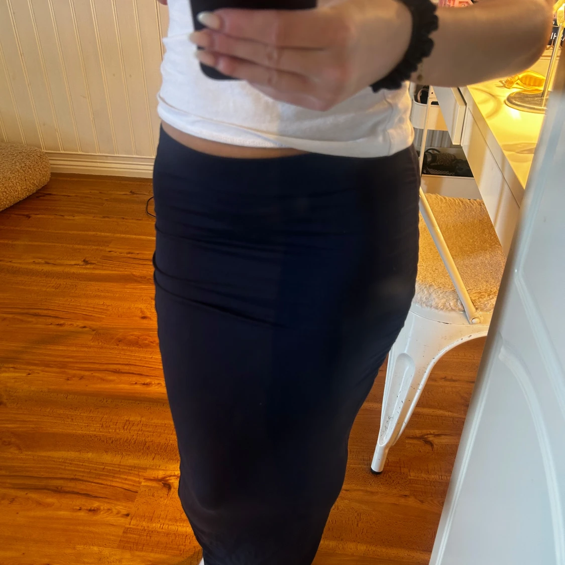 Mörkblå långkjol i stretchigt tyg