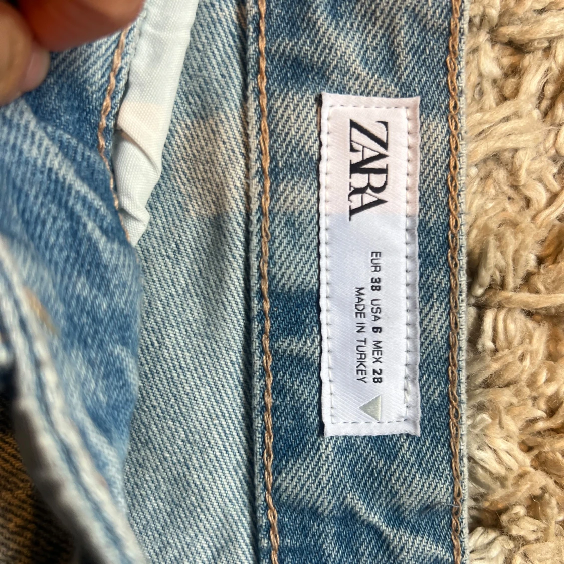 Ljusblå raka jeans från Zara - 1