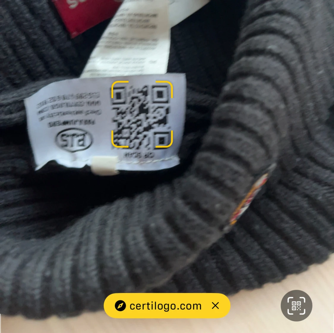 Svart ribbstickad mössa från Parajumpers - 1