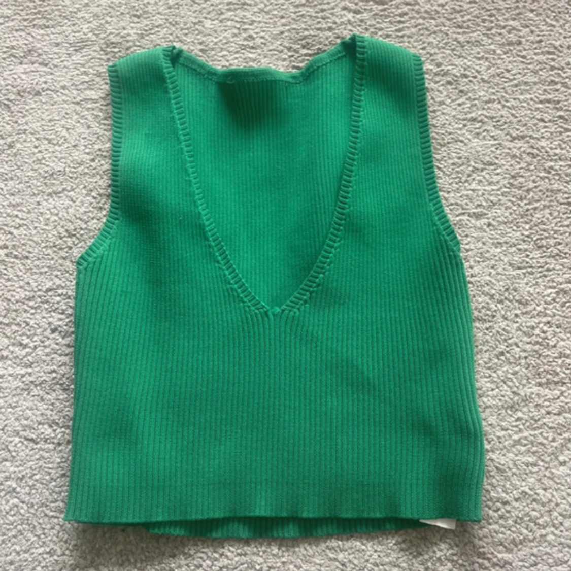 Grön ribbad croppad linnetopp - 1