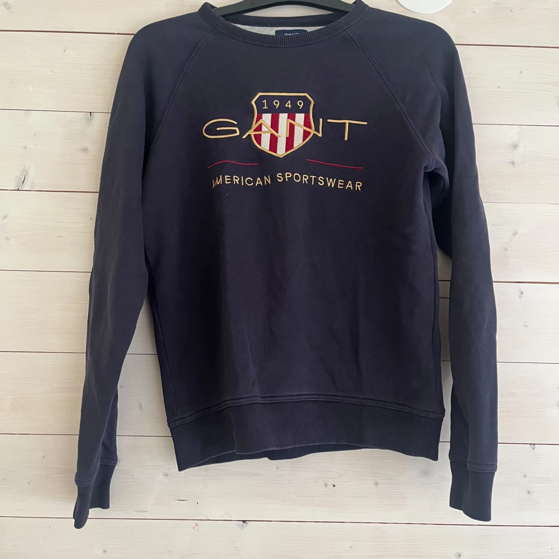 Mörkblå sweatshirt från Gant