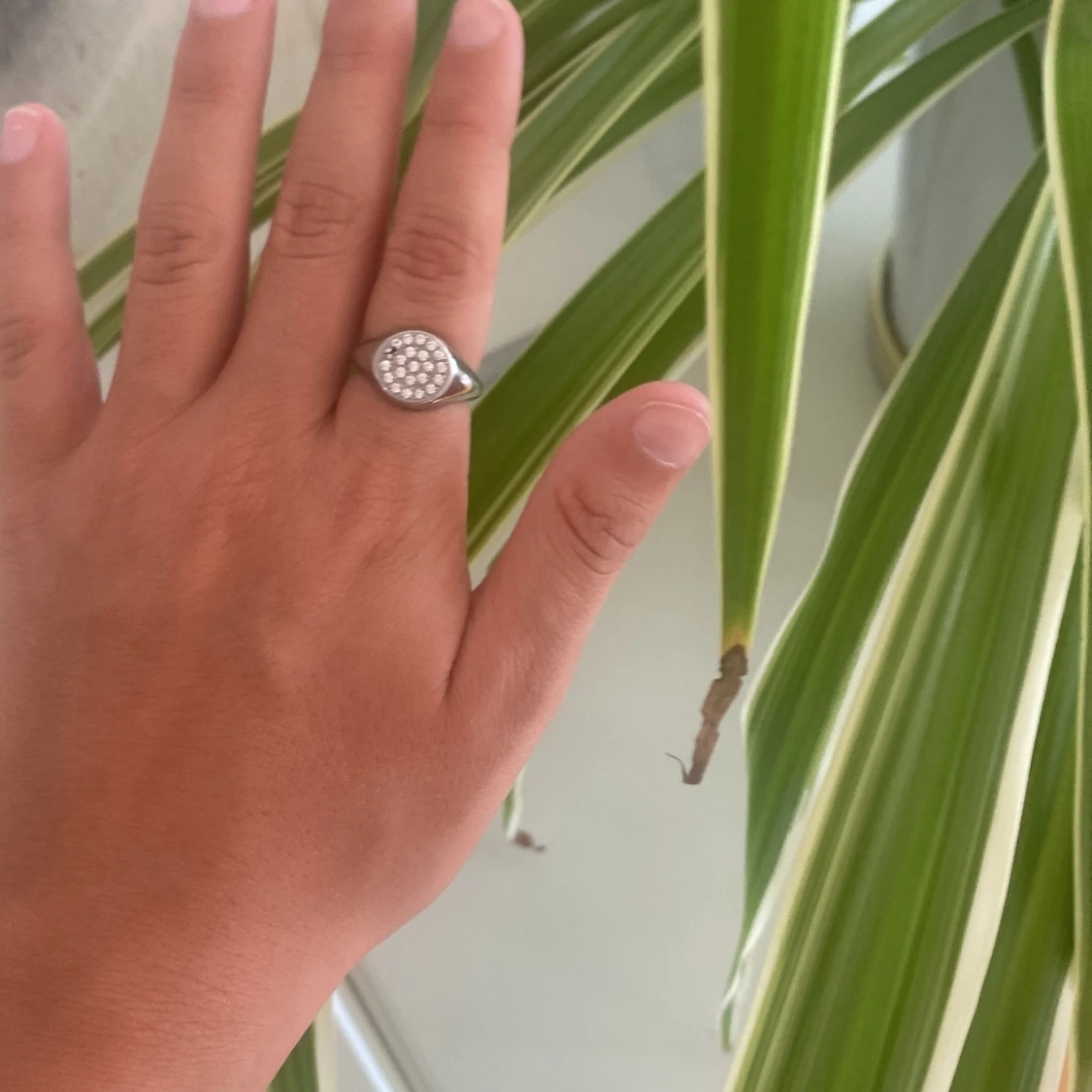 Silverring med glittrande stenar - 2