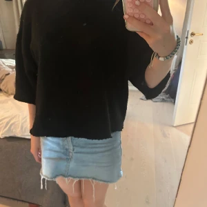 stickad tröja  - säljer min fina stickade tröja då den ej kommer till användning längre. pris kan diskuteras❤️