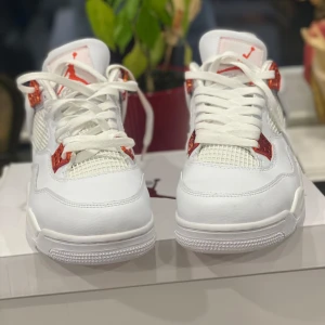 Air Jordan 4 retro  - Säljer mina air jorden retro red metallic helt nya 